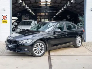BMW 3 Serie 318i Executive *Head-Up Display | Clima | Navi | Cruise | Parkeersensoren*
