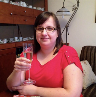 Ik ben een rustige, lieve vrouw met humor.