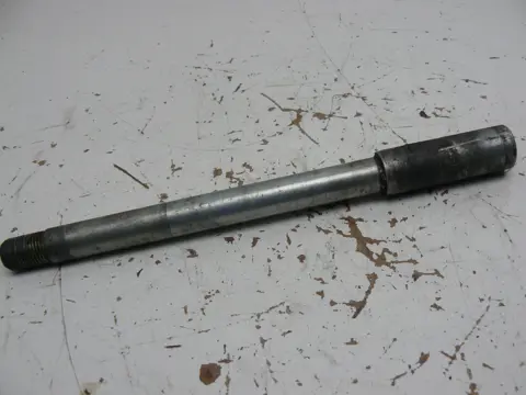 Axle front Suzuki GSF 600 650 Bandit  2005 - 2006