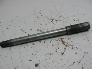 Axle front Suzuki GSF 600 650 Bandit  2005 - 2006