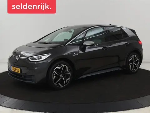Volkswagen ID.3 First Plus 58 kWh | Trekhaak | Stoel & stuurverwarming | Camera | Adaptive cruise | 
