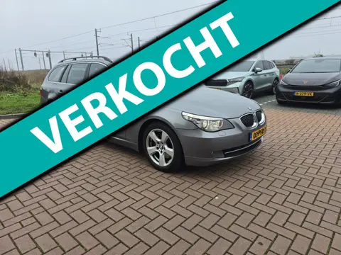 BMW 5-serie Touring 530xi / AUTOMAAT / PANO / NAVI / XENON / PDC / STOELVERWARMING / HOUTINLEG / ELE