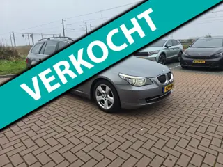 BMW 5-serie Touring 530xi / AUTOMAAT / PANO / NAVI / XENON / PDC / STOELVERWARMING / HOUTINLEG / ELE