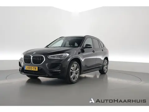 BMW X1 sDrive20i 192PK High Executive - Automaat | Afn. Trekhaak | Nav | Cruise | ACC | Led | Elek. 