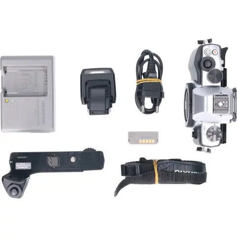 Tweedehands Olympus E-M5 body zilver CM5870