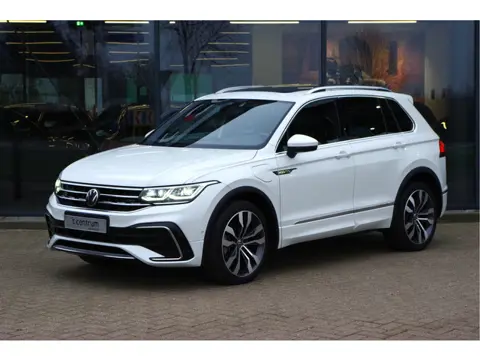 Volkswagen Tiguan 1.4 TSI 245 PK eHybrid R-Line BNS+ PHEV, Panoramadak, Trekhaak, IQ-Light