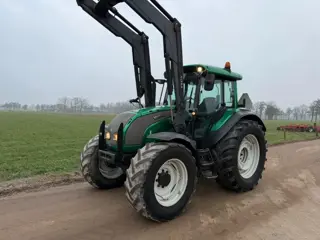 Valtra C110 Trekker met voorlader (bj 2005)