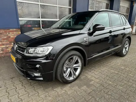 VOLKSWAGEN TIGUAN 1.5 TSI HIGHLINE. BUSINESS. R-LINE. CARPLAY, TREKHAAK. ELEKTR. A.KLEP. ALL IN prijs!