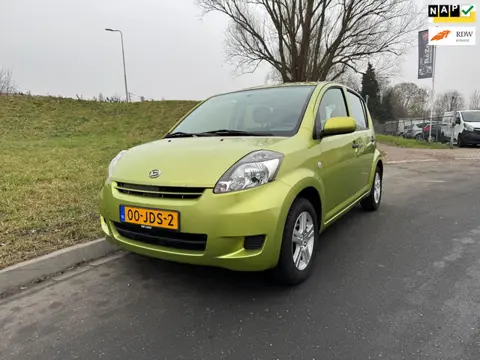 Daihatsu Sirion 2 1.0-12V Premium Airco LM velgen D. OH