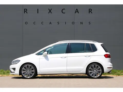 Volkswagen Golf Sportsvan 1.2 TSI Highline DSG Panodak Leder LED Trekhaak