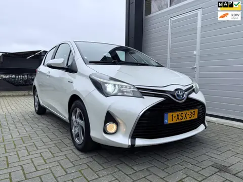 Toyota Yaris 1.5 Hybrid Lease Navigatie - Achteruitrijcamera - Cruise Control - Xenon - Climate Cont