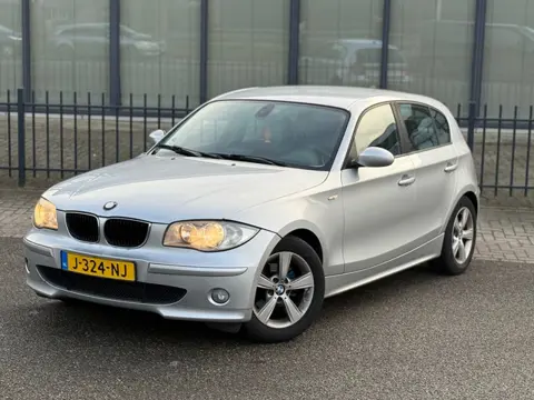 BMW 1-serie 118i Business Line Automaat / Nieuwe APK