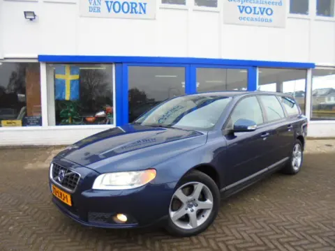 VOLVO V70 2.5T MOMENTUM,AUT,TREKH,XENON,17 INCH,ORG NL TOPSTAAT!