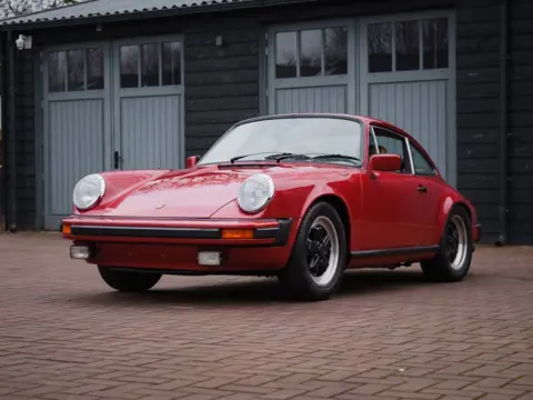 PORSCHE 911  3.0 SC Coupe Indiana Red Metallic