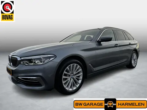 BMW 5-serie Touring 520i High Executive Edition | Carplay | Trekhaak | LED | Verwarmde voorstoelen |
