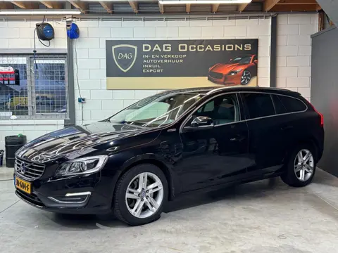 Volvo V60 2.4 D6 Twin Engine R-Design 4x4|CAMERA|DEALER|LEER