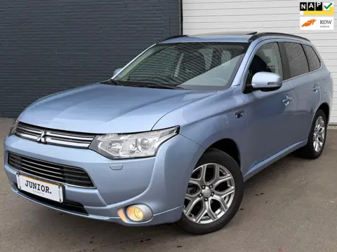 Mitsubishi Outlander 2.0 PHEV instyle SCHUIFDAK/LEDER/STOELVERWARMING/CRUISE