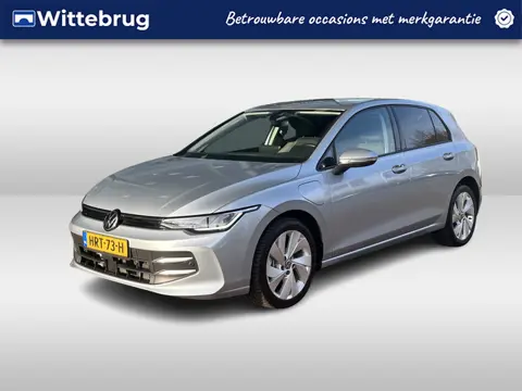 Volkswagen Golf 1.5 eHybrid Life Edition / Achteruitrijcamera / Comfort Pakket / Stoelverwarming / S