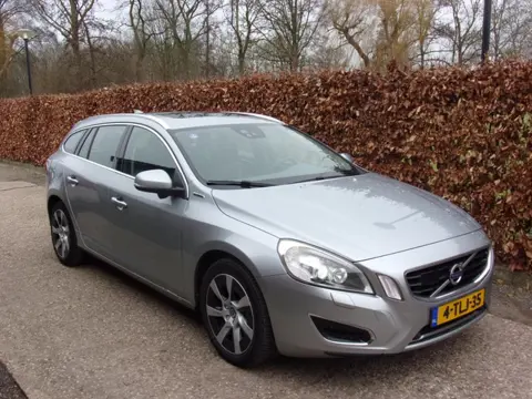 Volvo V60 2.4 D6 AWD Plug-In Hybrid Pure Limited NWE APK