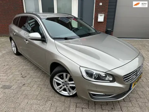 Volvo V60 / Navi / Leder / PDC / Cruise / AUT