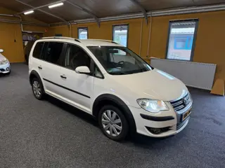 Volkswagen TOURAN 7 PERSOONS MET 3X CROSS & BIXENON & CAR PLAY & CRUISE CONTROL