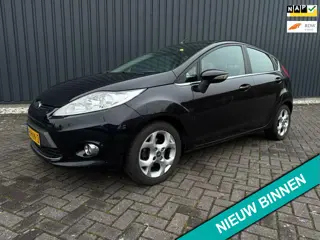 Ford Fiesta 1.4 Titanium ( NW APK + AIRCO +LM VELGEN )