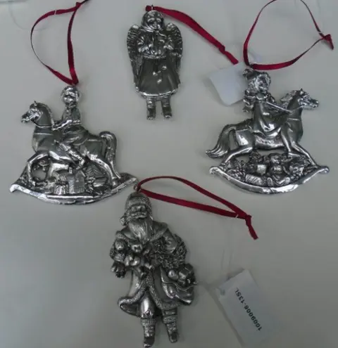 HANGERS ZILVERKLEURIG 4 DLG SET NIEUW