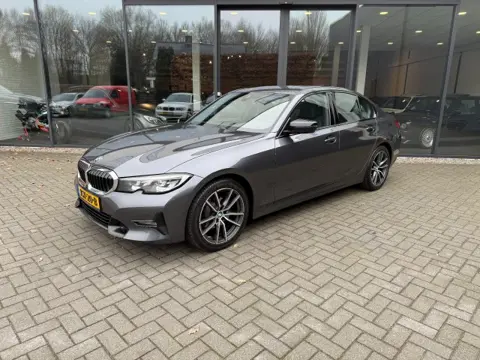 BMW 3-SERIE 320i Sportline,Leer,LED,Stoelverw,Carplay,Dealer OH
