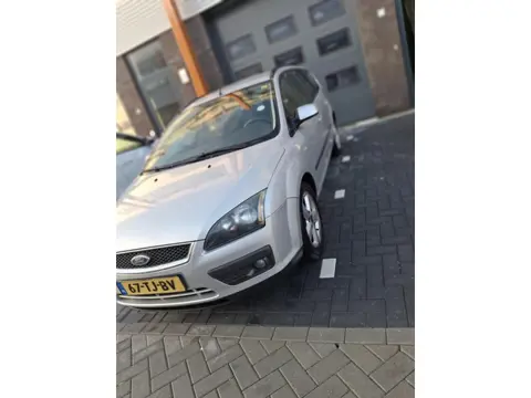Ford Focus Wagon 1.6-16V Futura