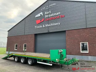 Blomenroehr 689/25000 3 assige open middenasaanhanger met mechanische oprijrampen. BS1879