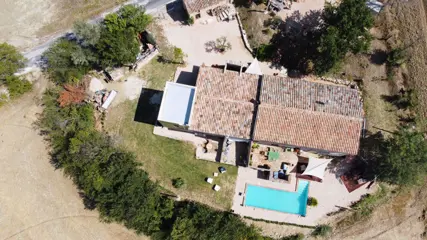 D842 - Uniek volledig gerenoveerd Italiaans rustico met zwembad in De Marken