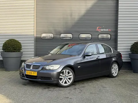 BMW 3-serie 320i Dynamic Executive | Navigatie | Climate Control | Lichtmetalen Velgen | Trekhaak |