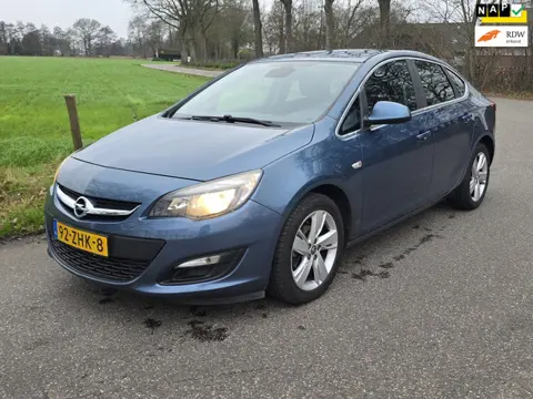 Opel Astra 1.4 Turbo Cosmo Zeer nette auto | 5drs | nw apk | airco | cruise |pdc |