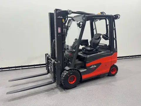 Linde 387 E 25 L-01. Inclusief nieuwe accu (bj 2015)