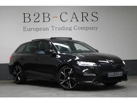 Skoda Octavia Combi 2.0 TSI iV RS Panoramadak - Trekhaak - LED