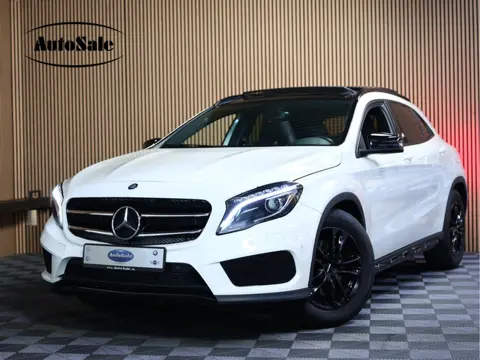 Mercedes-Benz GLA 250 4Matic AUTOM AMG PANO LED AFN-THAAK "15