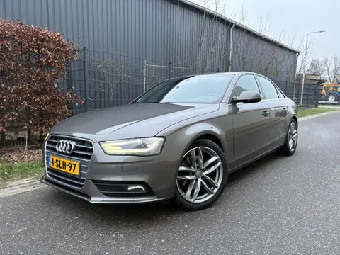 Audi A4 Limousine 1.8 TFSIe Edition / NAVI / AIRCO / CRUISE