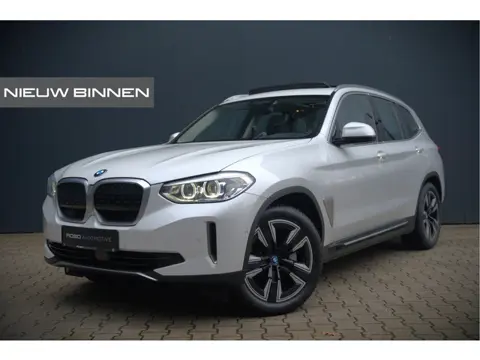 BMW iX3 Executive 80 kWh | Panoramadak | Keyless | Stoelverwarming | Camera | Adaptief Onderstel | A