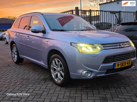 Mitsubishi Outlander 2.0 PHEV Instyle+ 2e eigenaar Automaat leerbekeleding stoelverwarming open dak 