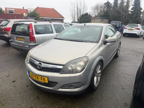 Opel Astra TwinTop 1.6 Cosmo voor de hobbyist