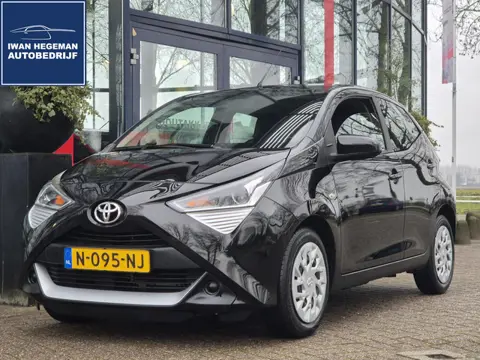 Toyota Aygo 1.0 VVT-i x-play | Navigatie via Smartphone | Apple Carplay | Airconditioning | Parkeerc