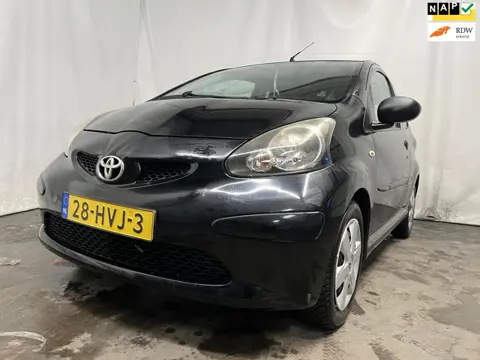 Toyota Aygo 1.0-12V Access - Schade