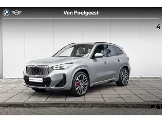 BMW iX1 eDrive20 M-Sport Pro 20 Inch / Stuurwielrand Verwarming / Comfort Acces / Glazen Dak / Elect