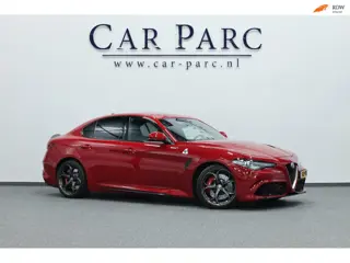 Alfa Romeo Giulia 2.9 V6 Quadrifoglio 570+PK Squadra CARBON/HALF LEDER+ALCANTARA+MEMORY/19" LMV/CAM/