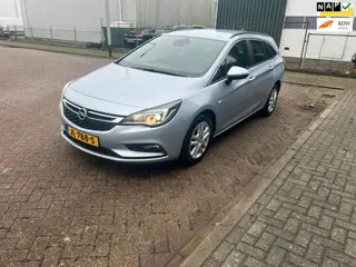 Opel Astra Sports Tourer 1.6 CDTI Business+ Navi Airco Cruise Trekhaak Nap Pdc Voor En Achter 1e Eig