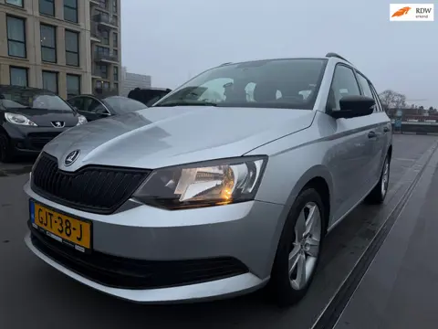 Skoda Fabia Combi 1.0 Style Airco Carplay PDC LMV Dealer Onderhouden 2000Euro Onderhoud Gehad