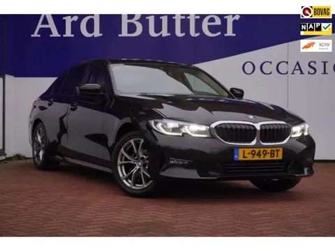 BMW 3-serie 318i High Executive+Vitrual+Volleder+Stoel-verw+laser-LED+elek-trekhaak+Privacy-Glass= O