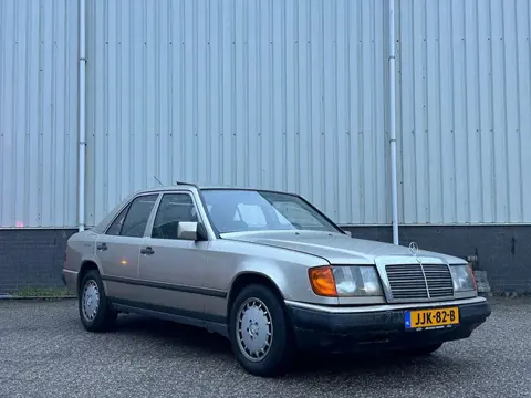 Mercedes-Benz 200-500 (W124) 230 E
