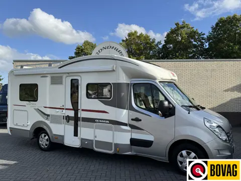 Adria Matrix Supreme M 657SF 150 pk Euro5 Renault Master **Uitmuntende staat/4 zitplaatsen/6 slaappl