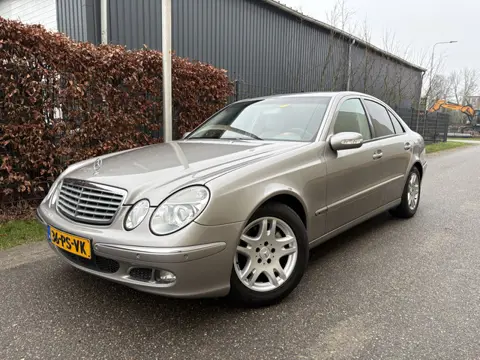 Mercedes-Benz E-Klasse 240 Elegance / AUTOMAAT / LEER / NAVI / CRUISE